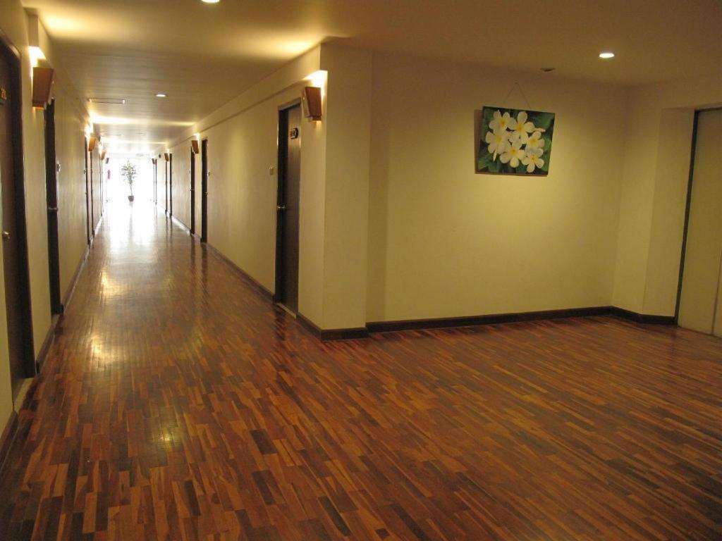 Dusit Hotel Сакон Након Екстериор снимка