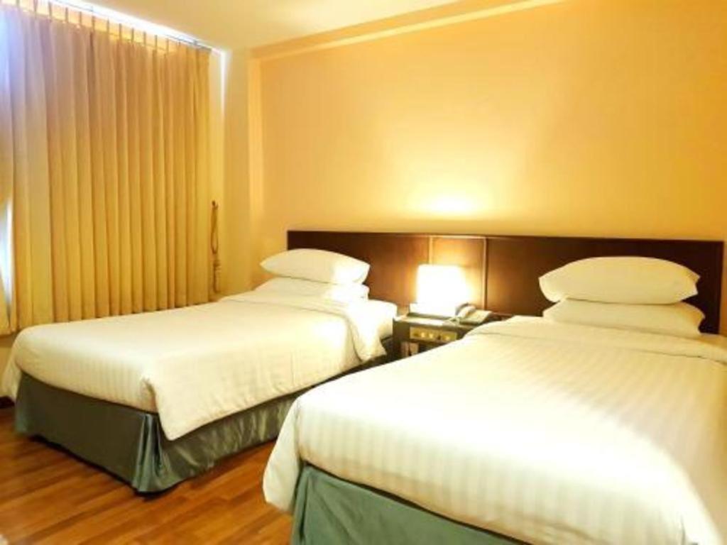 Dusit Hotel Сакон Након Екстериор снимка