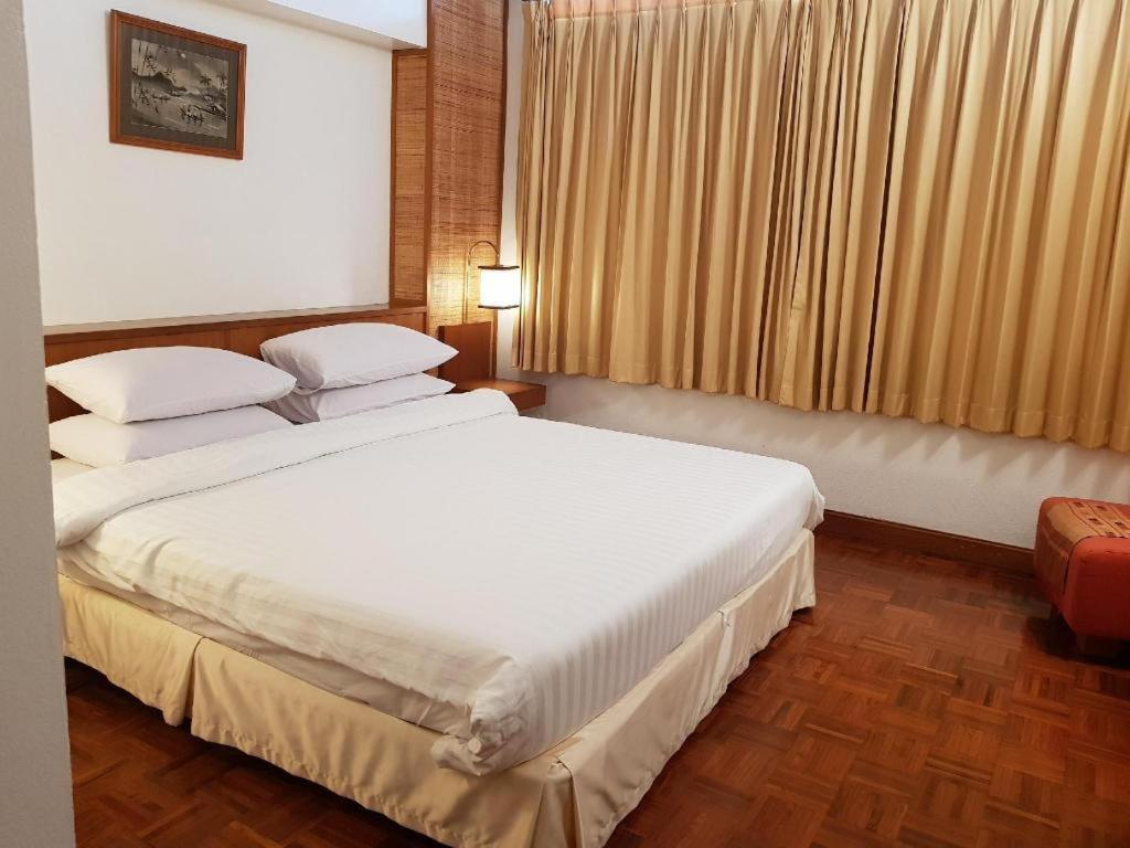 Dusit Hotel Сакон Након Екстериор снимка