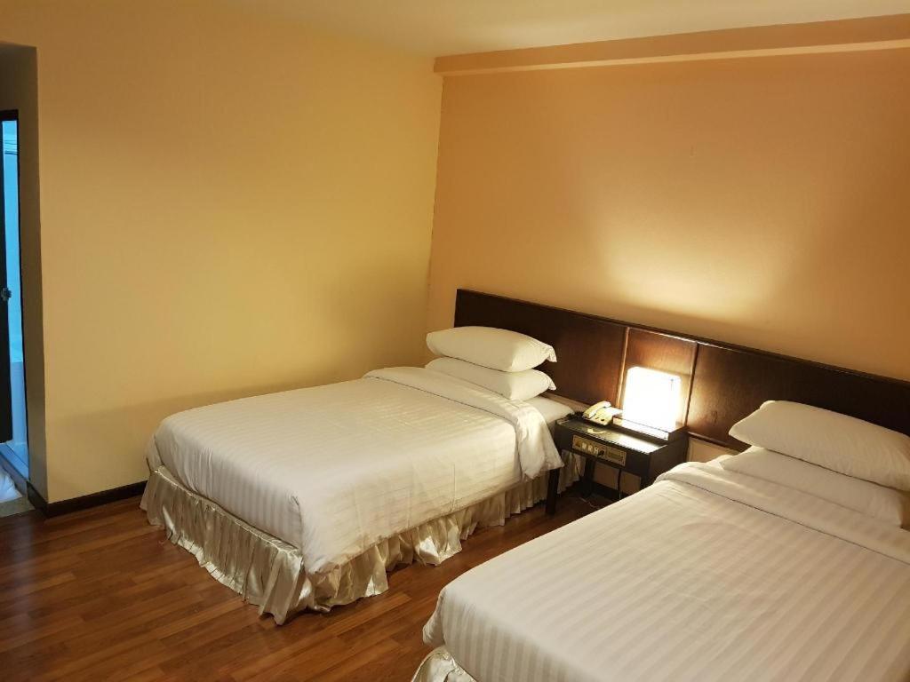 Dusit Hotel Сакон Након Екстериор снимка