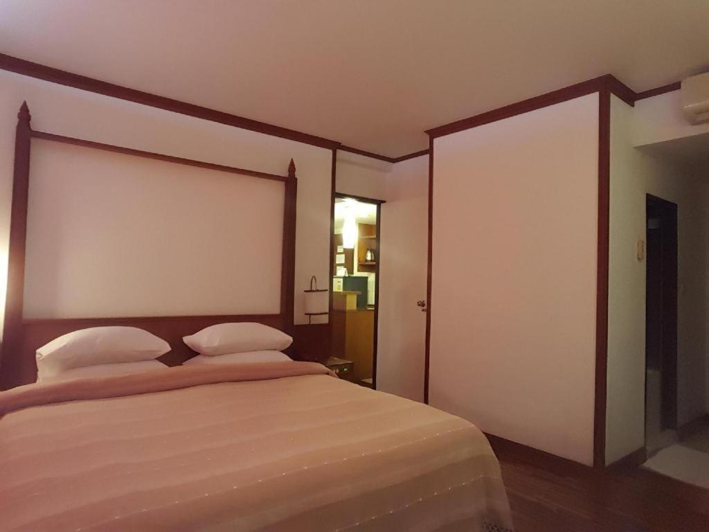 Dusit Hotel Сакон Након Екстериор снимка