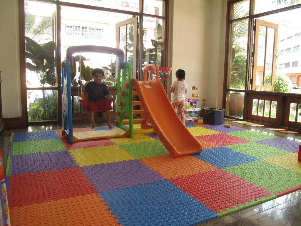 Dusit Hotel Сакон Након Екстериор снимка