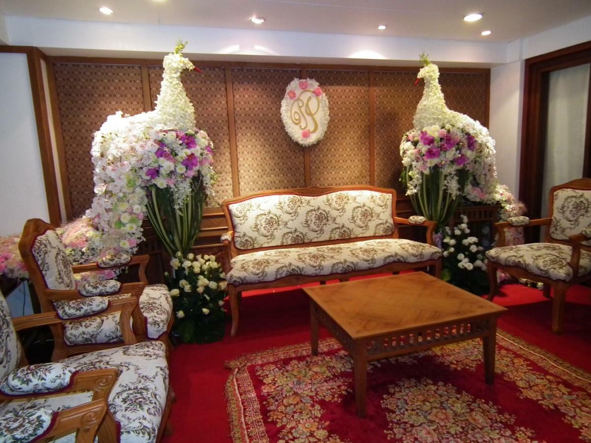 Dusit Hotel Сакон Након Екстериор снимка