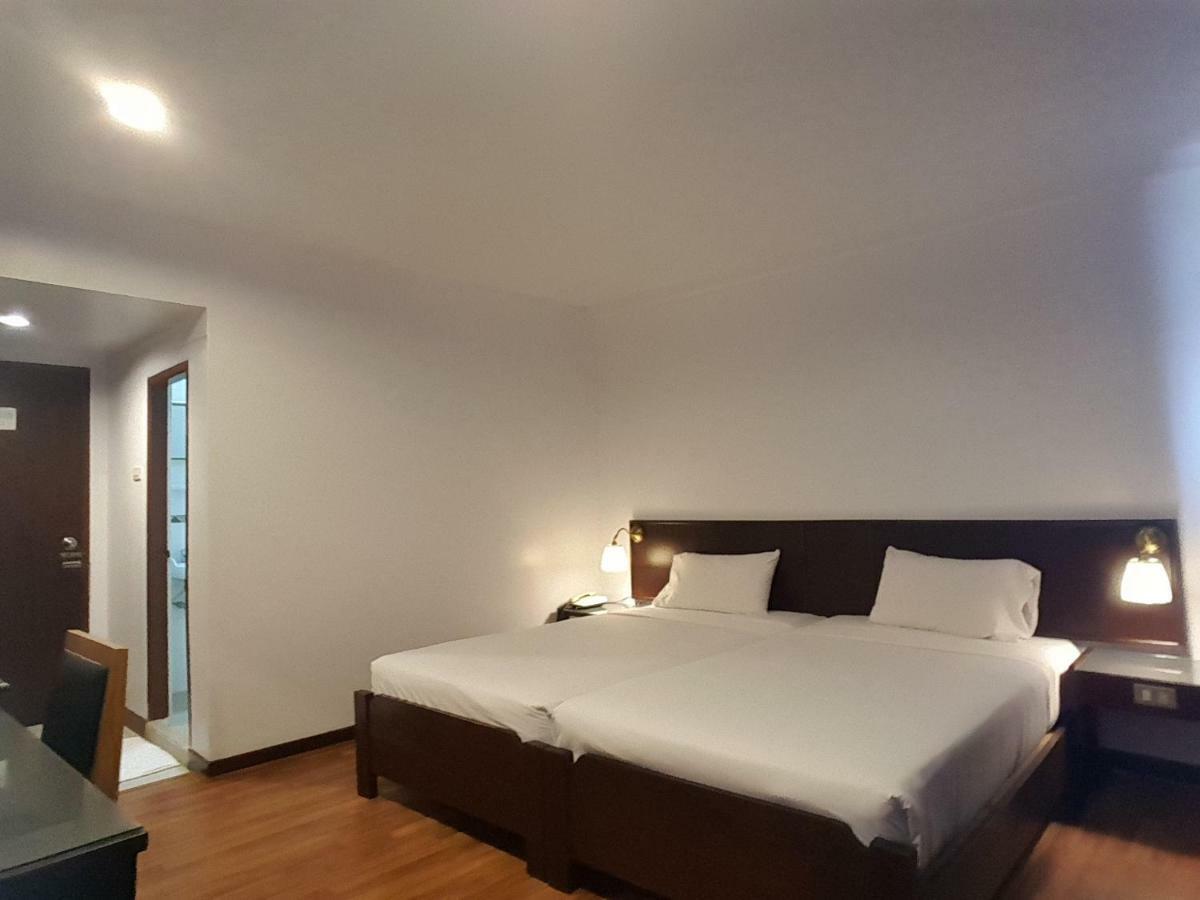 Dusit Hotel Сакон Након Екстериор снимка