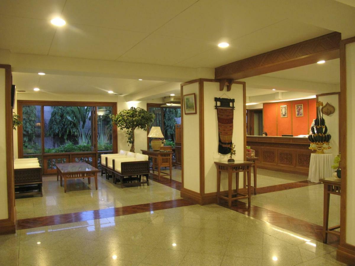 Dusit Hotel Сакон Након Екстериор снимка